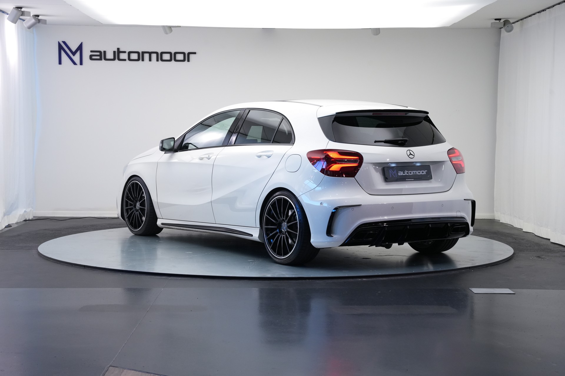 MERCEDES-BENZ A 250 AMG Line 7G-DCT *A45 Optik* *CH-Fahrzeug*-image-6