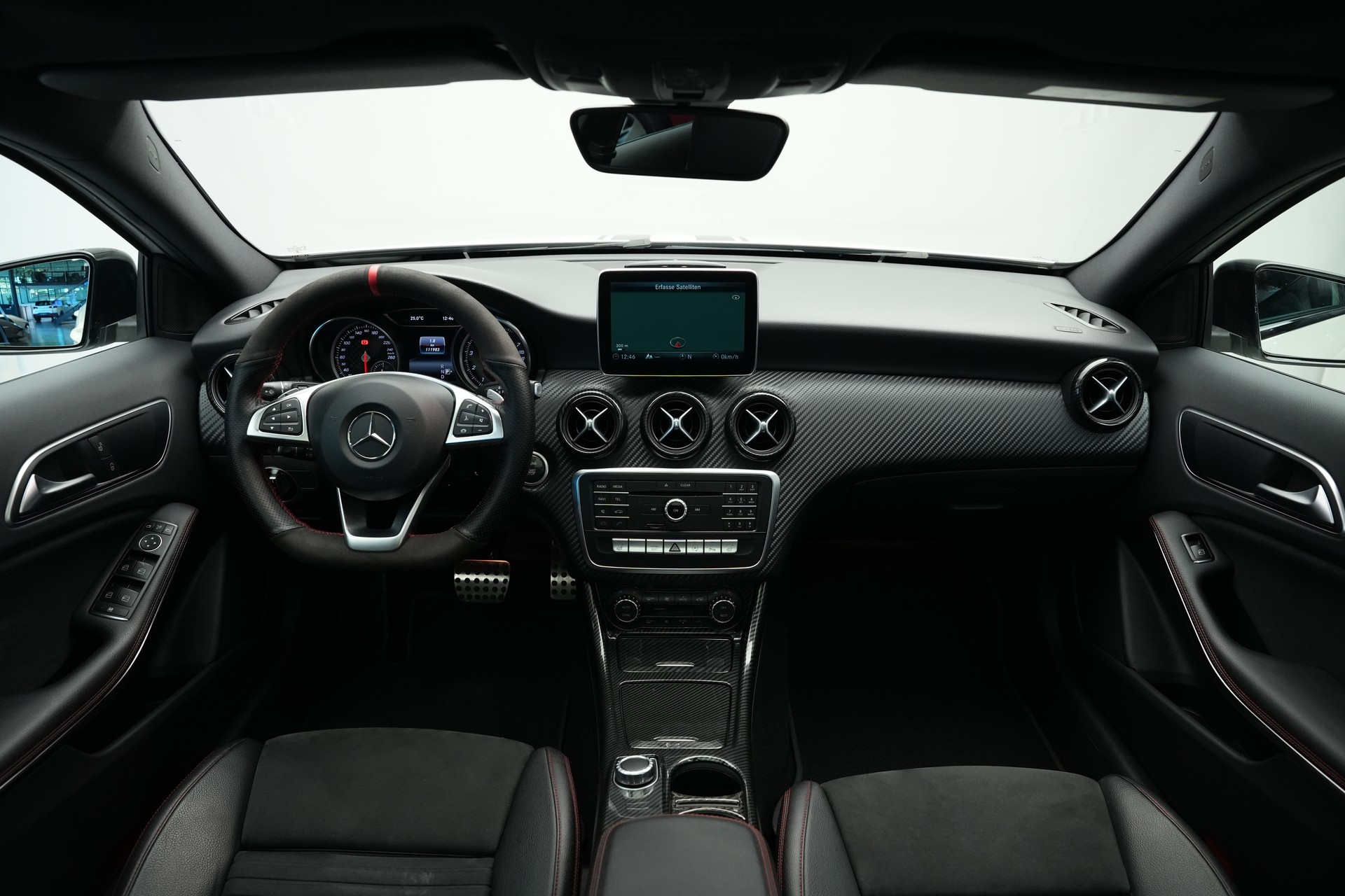 MERCEDES-BENZ A 250 AMG Line 7G-DCT *A45 Optik* *CH-Fahrzeug*-image-9