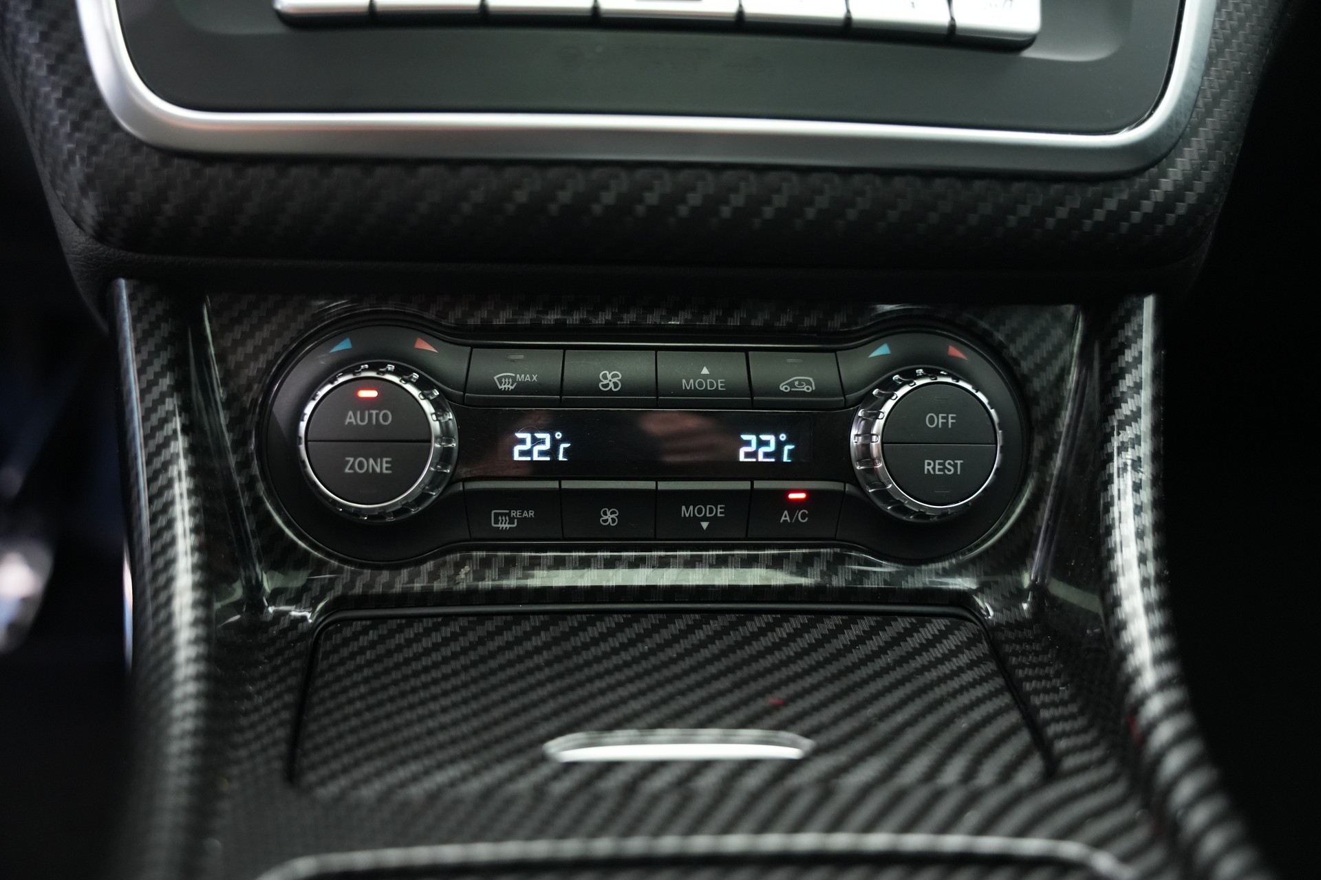 MERCEDES-BENZ A 250 AMG Line 7G-DCT *A45 Optik* *CH-Fahrzeug*-image-28