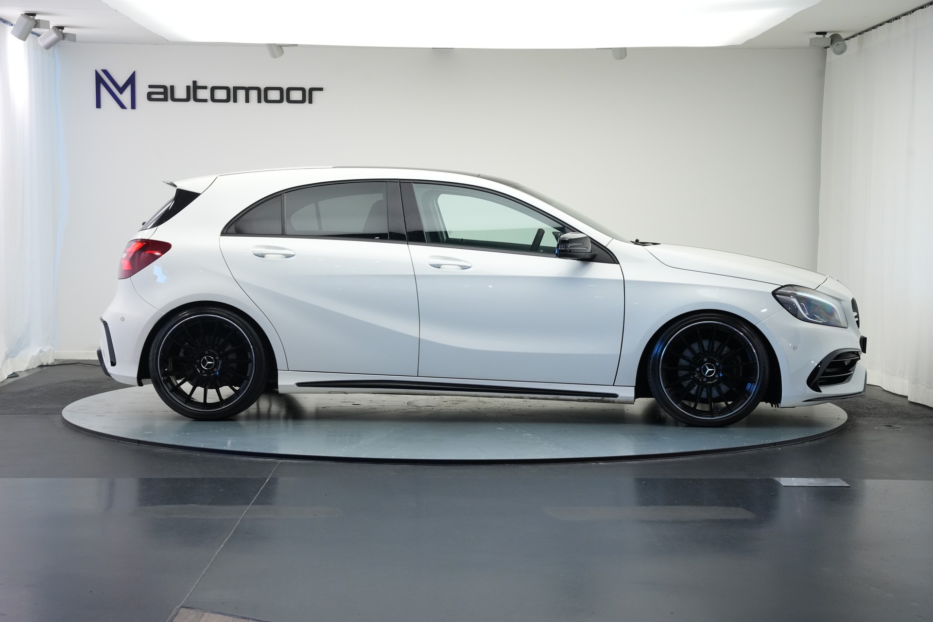 MERCEDES-BENZ A 250 AMG Line 7G-DCT *A45 Optik* *CH-Fahrzeug*-image-3