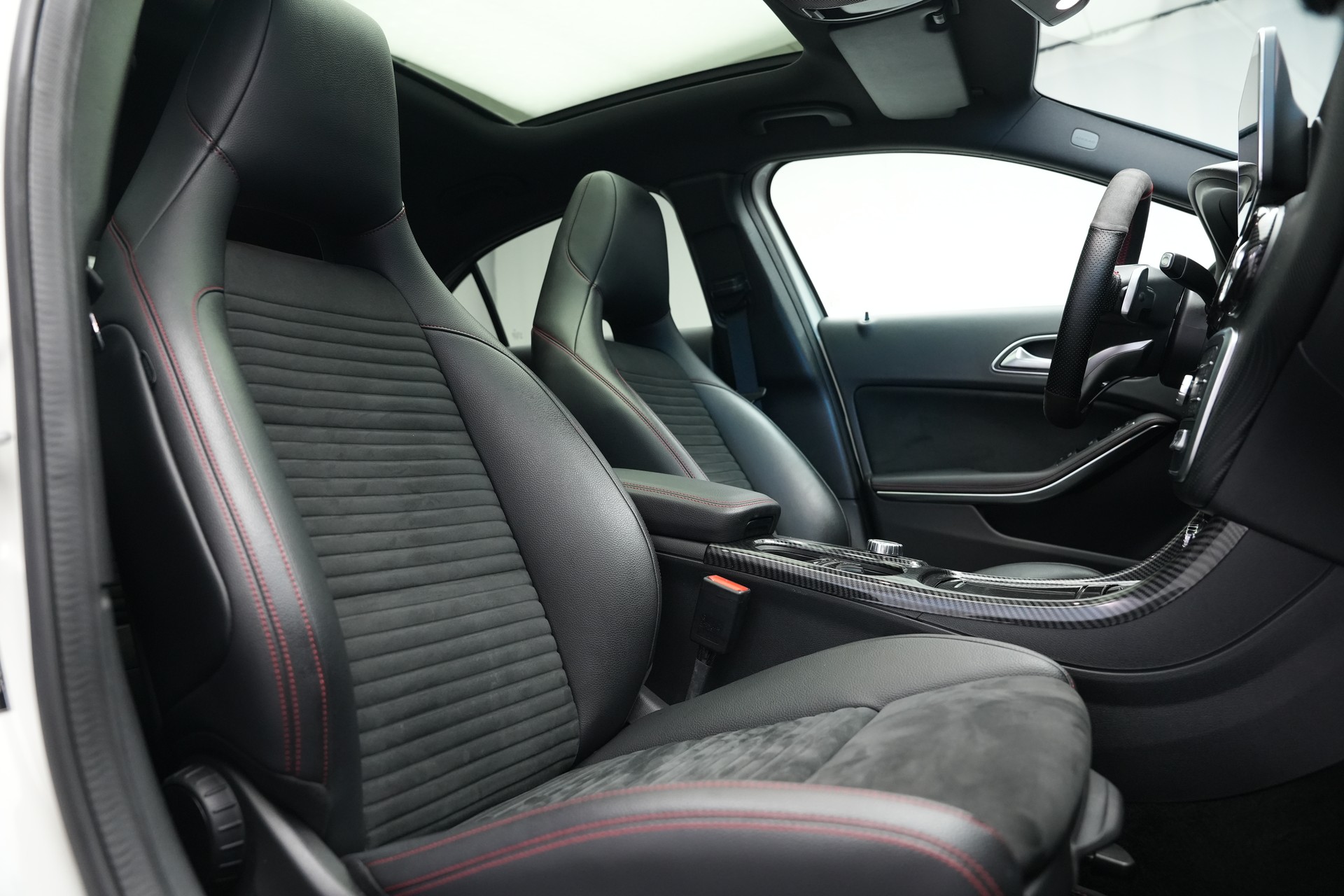 MERCEDES-BENZ A 250 AMG Line 7G-DCT *A45 Optik* *CH-Fahrzeug*-image-12