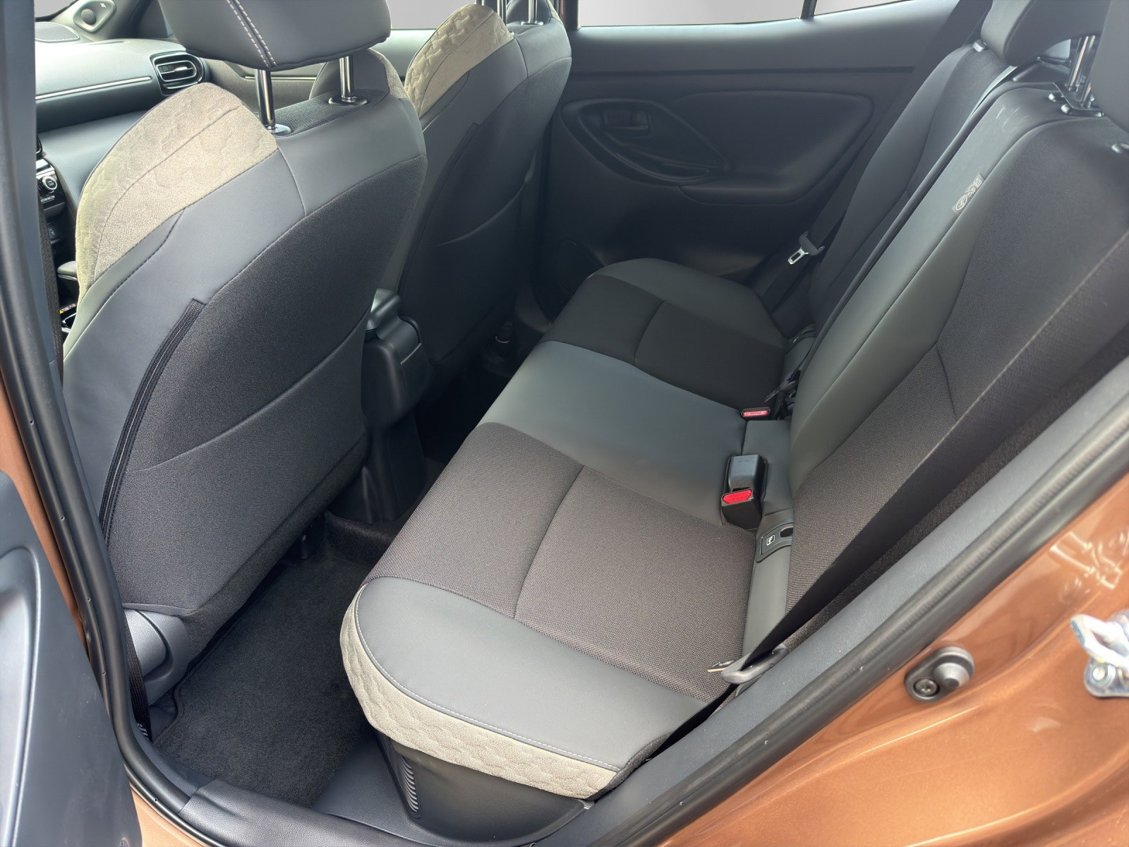 TOYOTA Yaris Cross 1.5 Premium AWDi e-CVT-image-10