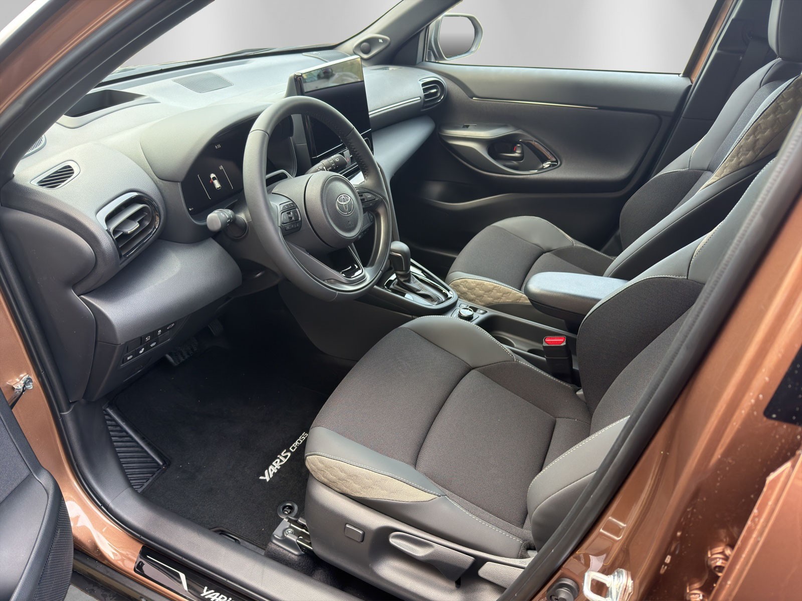TOYOTA Yaris Cross 1.5 Premium AWDi e-CVT-image-11