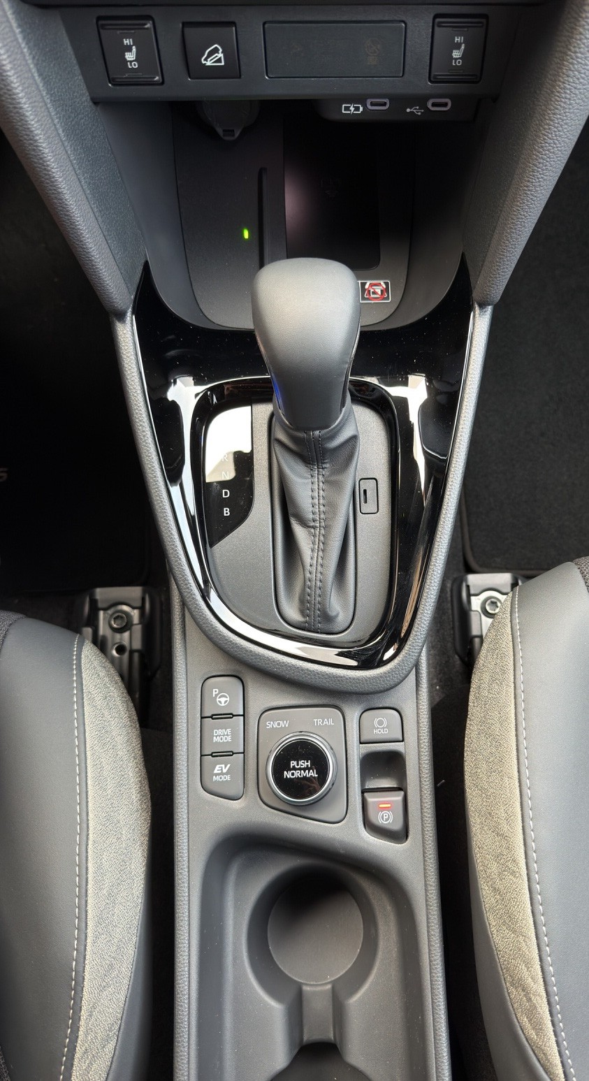 TOYOTA Yaris Cross 1.5 Premium AWDi e-CVT-image-15