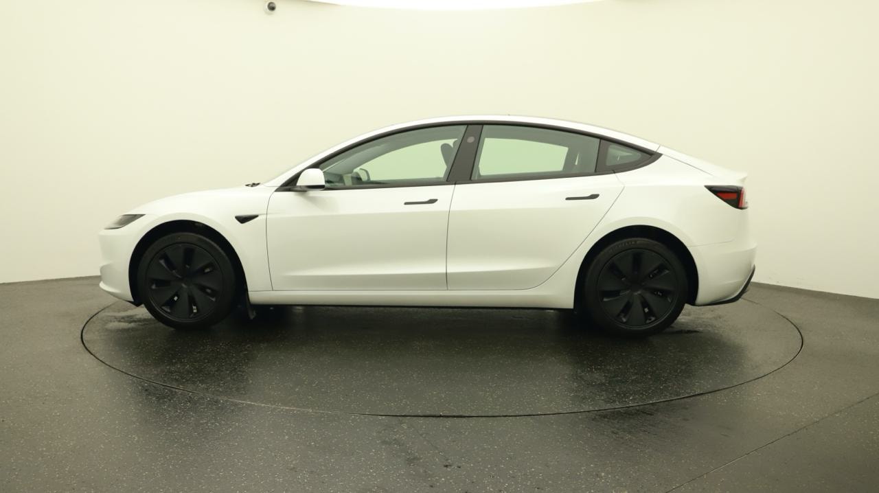TESLA Model 3 Long Range RWD-showroom-element-1