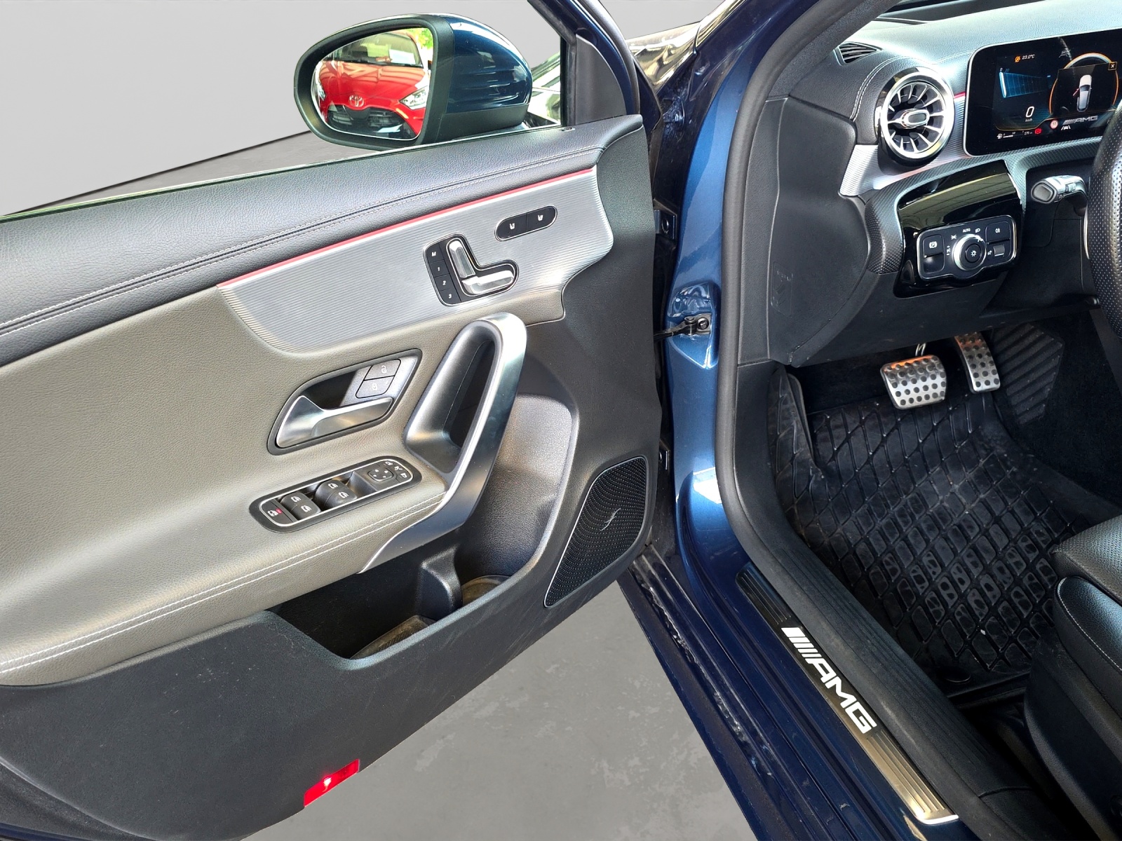 MERCEDES-BENZ A 35 AMG 4matic-image-11