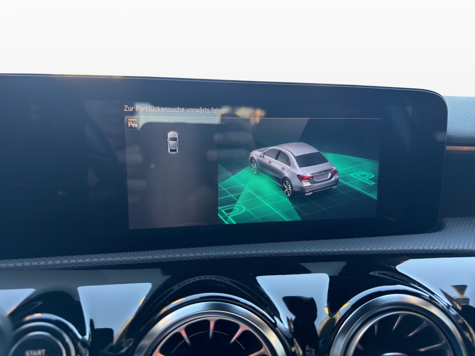 MERCEDES-BENZ A 200 d AMG Line 8G-DCT-image-13