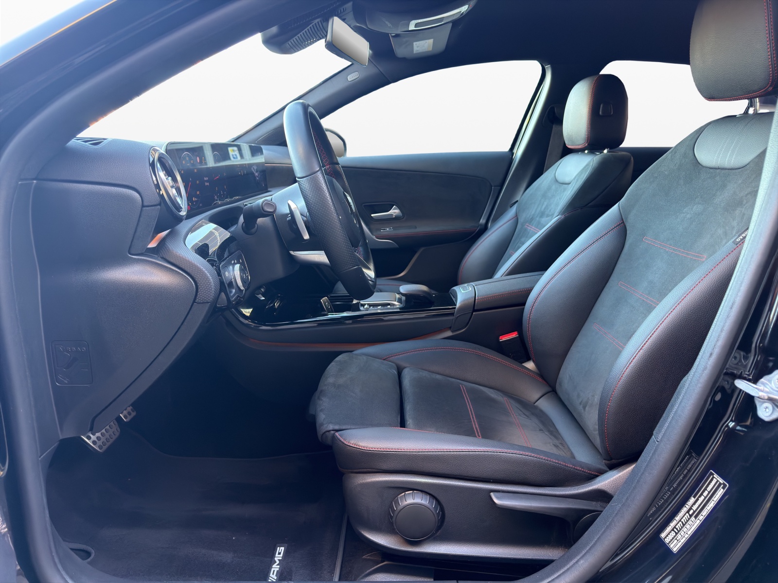 MERCEDES-BENZ A 200 d AMG Line 8G-DCT-image-8