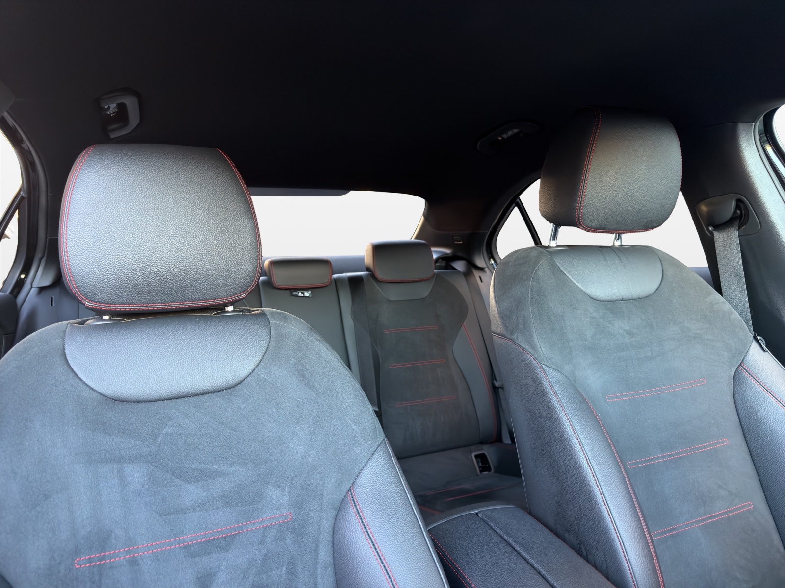 MERCEDES-BENZ A 200 d AMG Line 8G-DCT-image-15