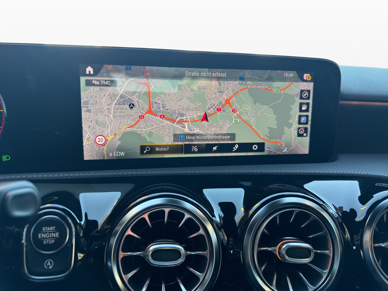MERCEDES-BENZ A 200 d AMG Line 8G-DCT-image-12