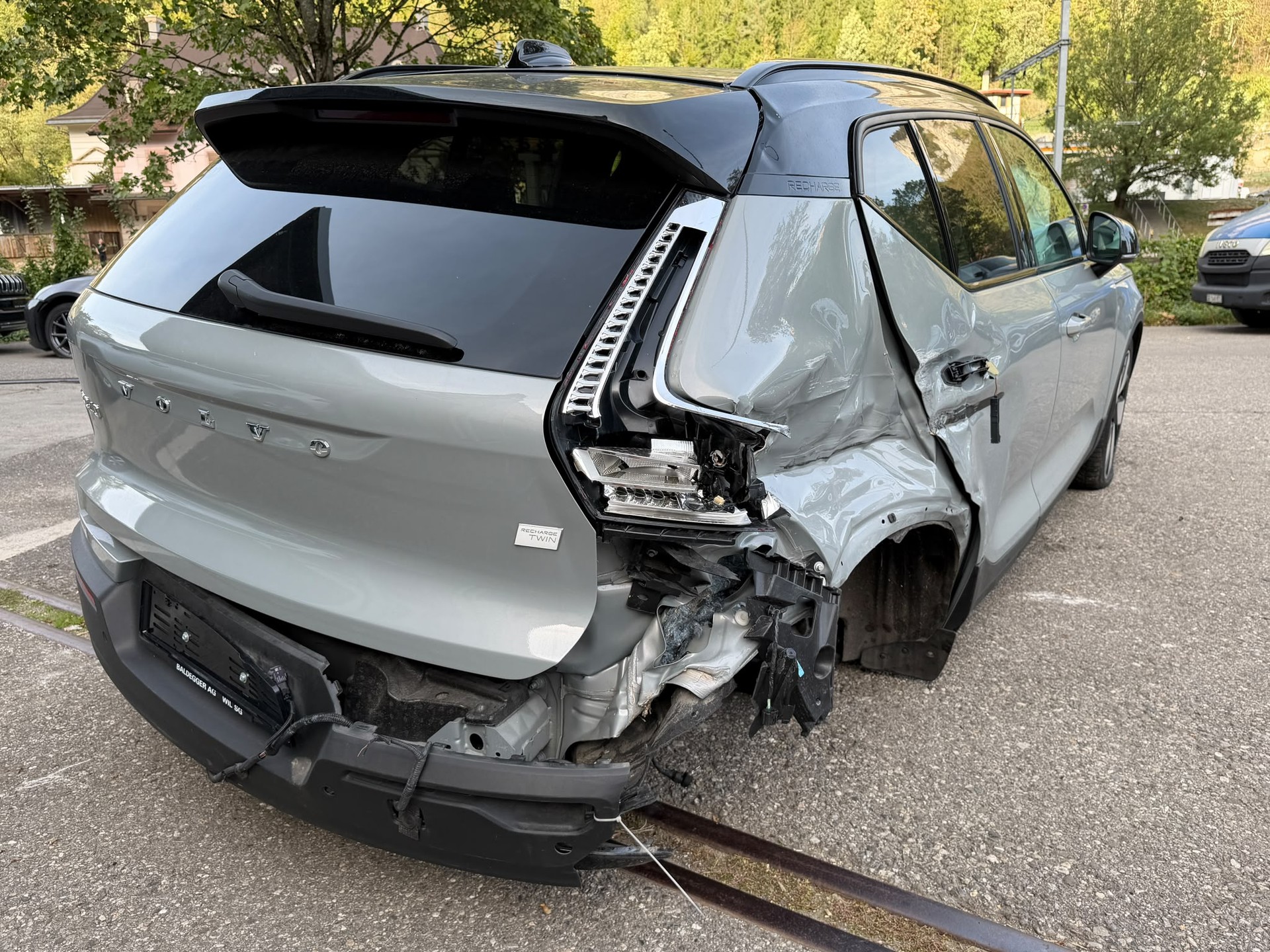 VOLVO XC40 Recharge E80 82kWh Plus AWD-image-6