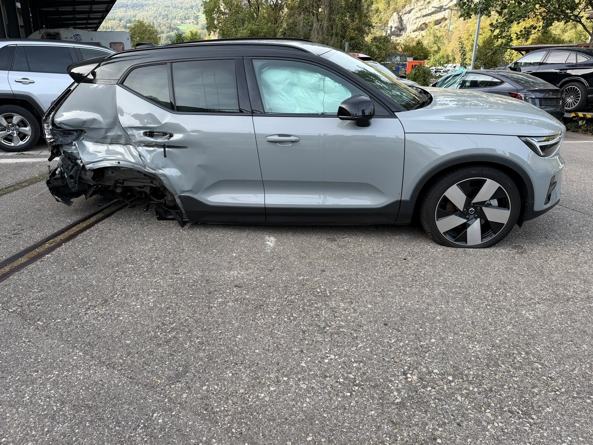 VOLVO XC40 Recharge E80 82kWh Plus AWD-image-5