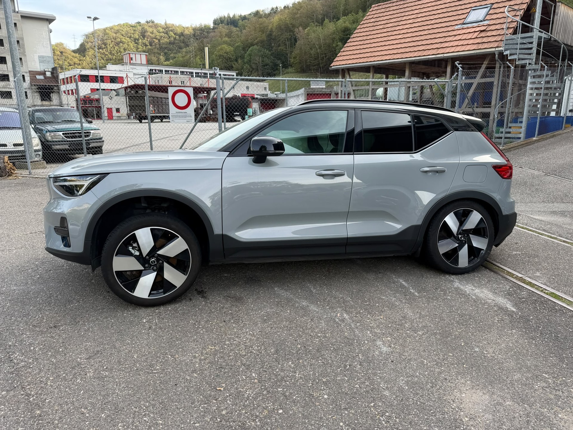 VOLVO XC40 Recharge E80 82kWh Plus AWD-image-8