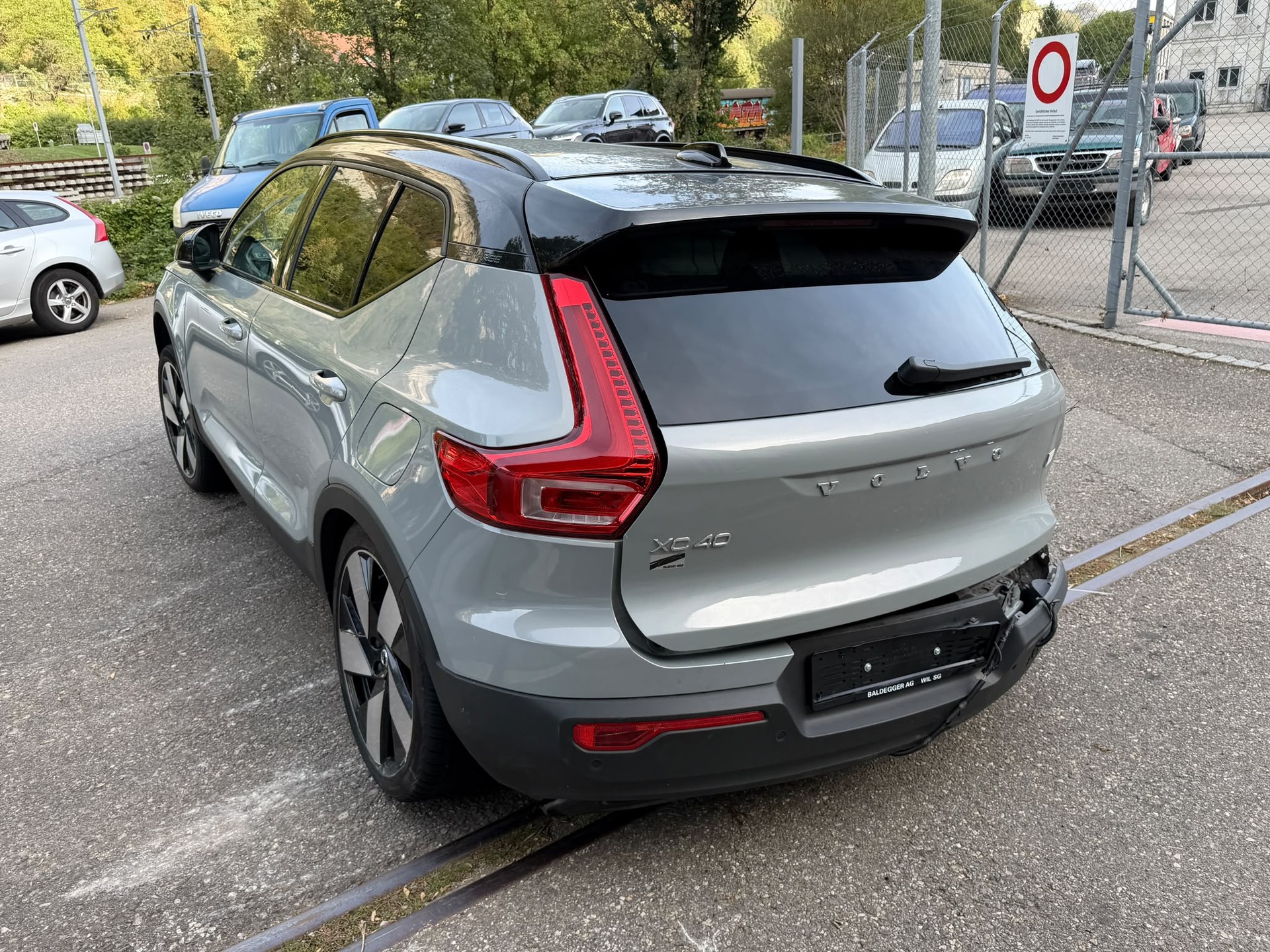VOLVO XC40 Recharge E80 82kWh Plus AWD-image-3