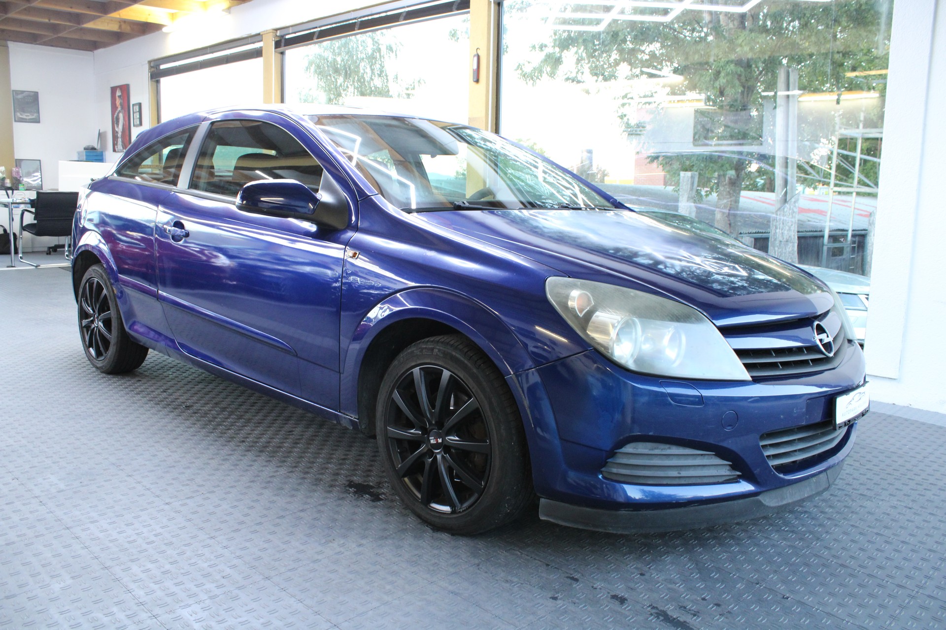 OPEL Astra GTC 1.6i 16V TP Cosmo-image-2