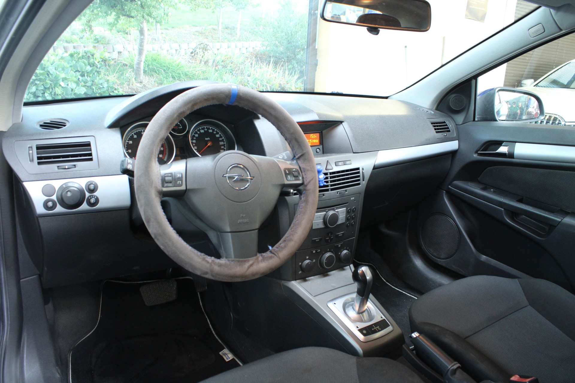OPEL Astra GTC 1.6i 16V TP Cosmo-image-5