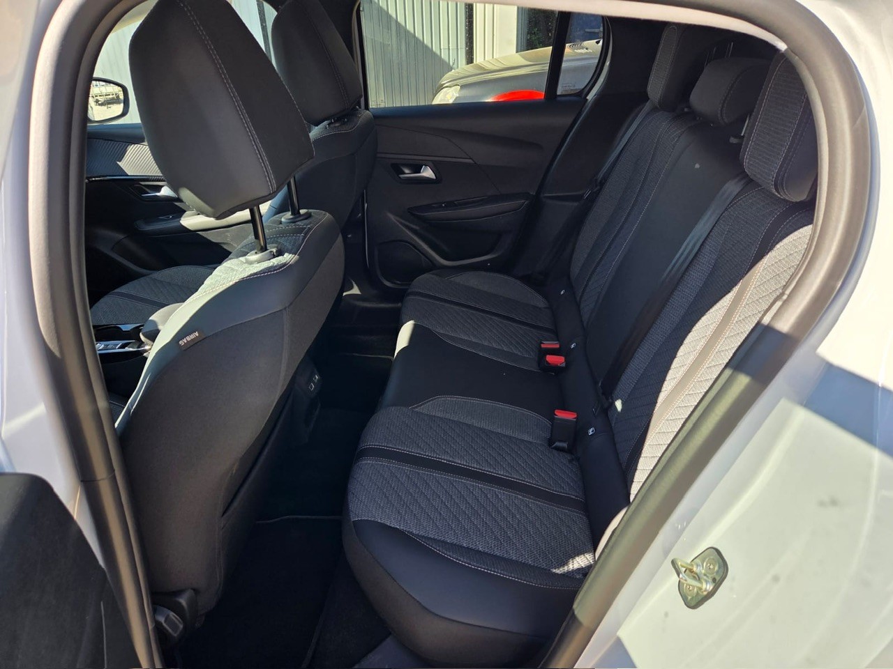 PEUGEOT 208 1.2 MHEV 110 GT-image-12