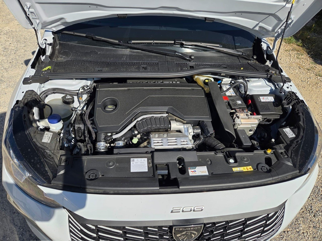 PEUGEOT 208 1.2 MHEV 110 GT-image-15