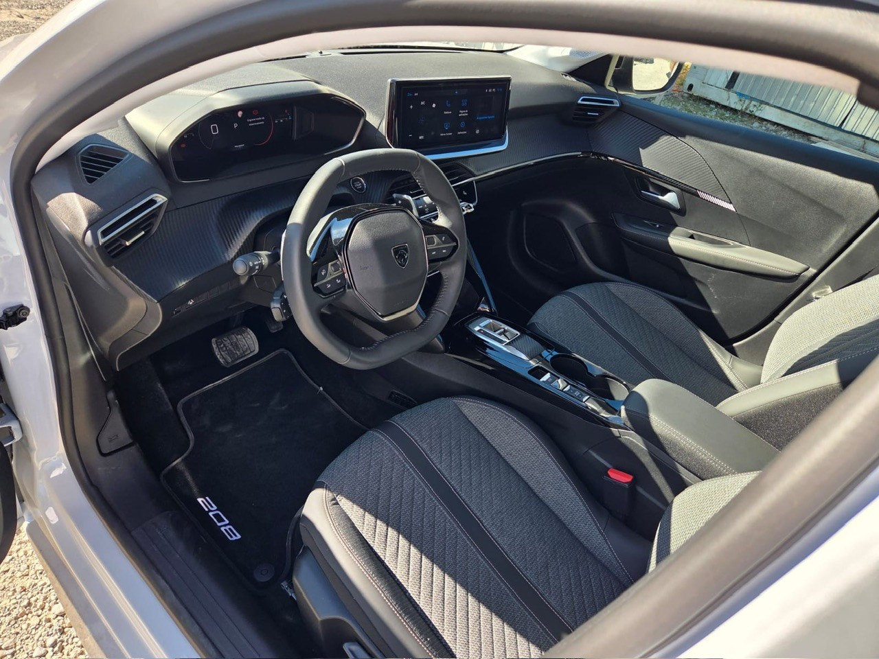 PEUGEOT 208 1.2 MHEV 110 GT-image-9