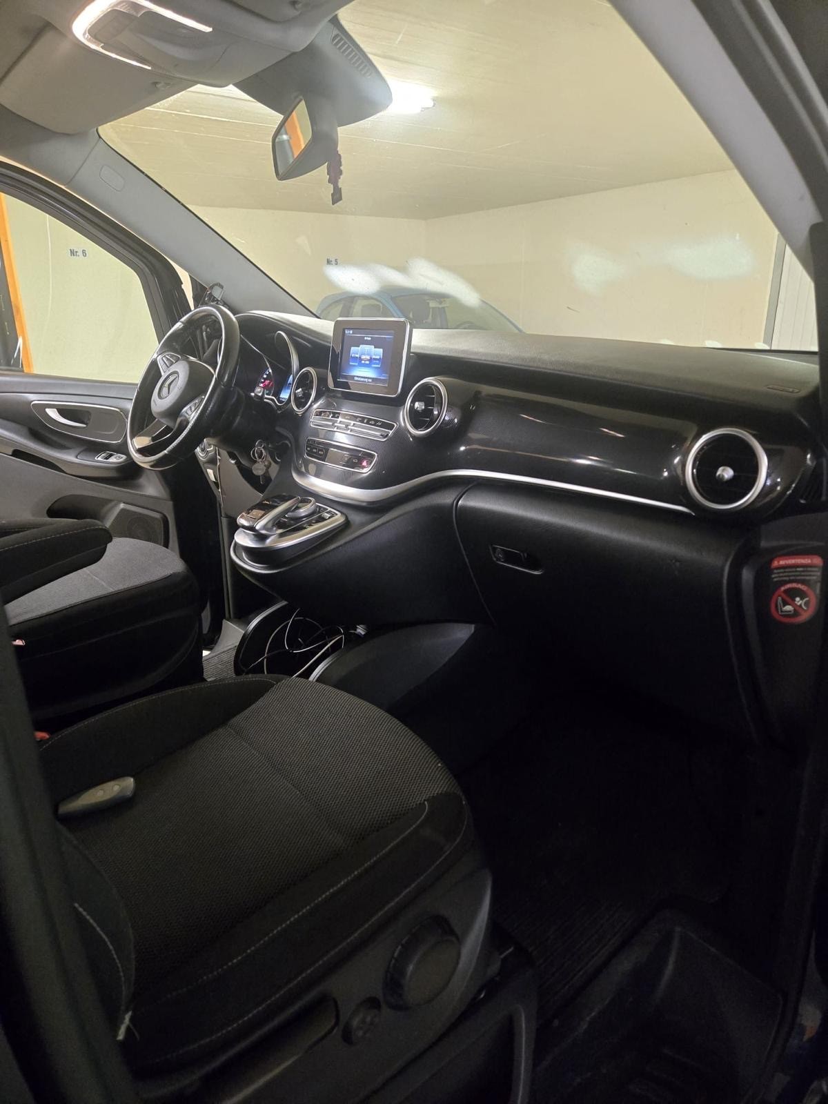 MERCEDES-BENZ V 220 CDI lang-image-9