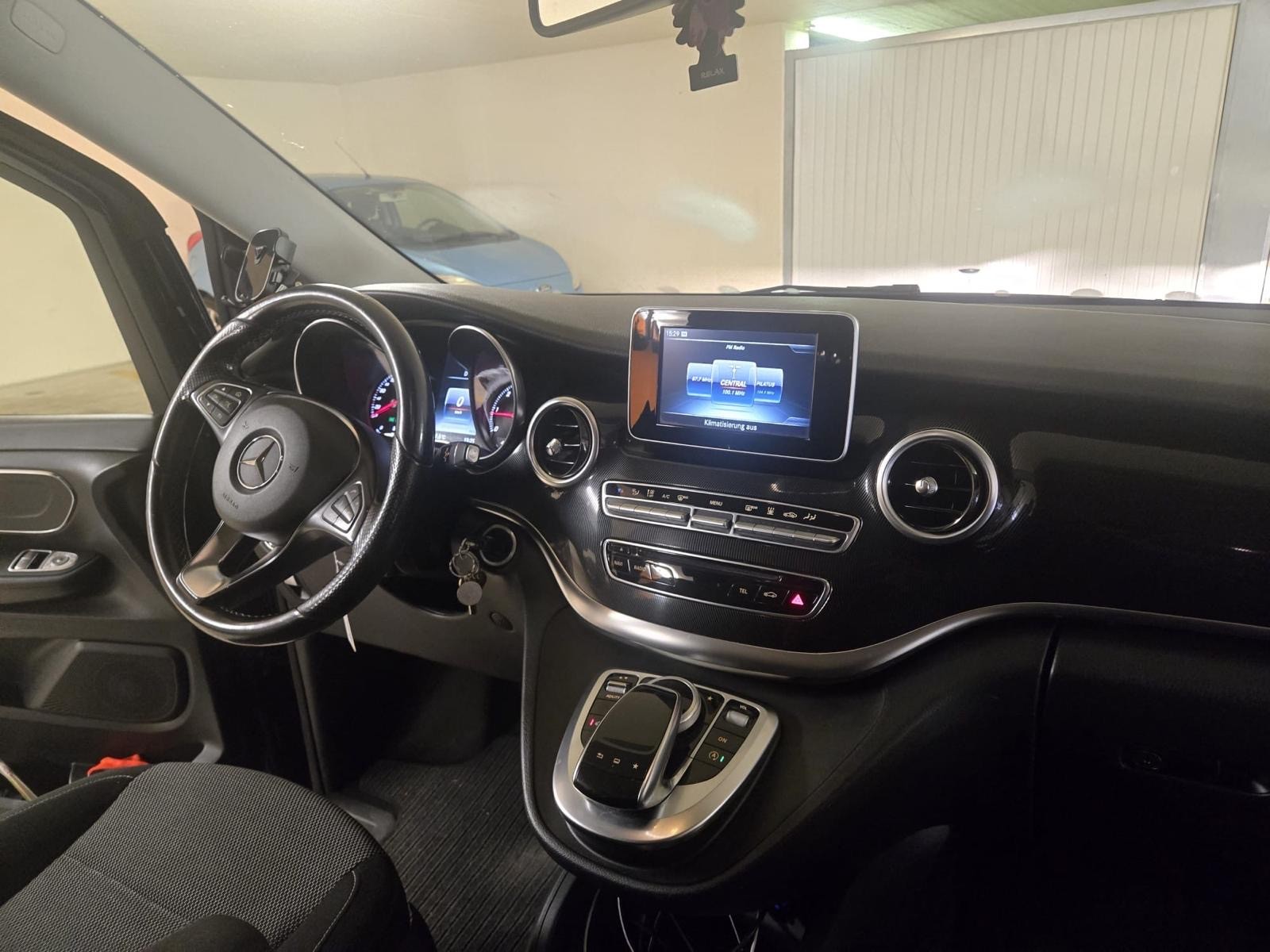 MERCEDES-BENZ V 220 CDI lang-image-10