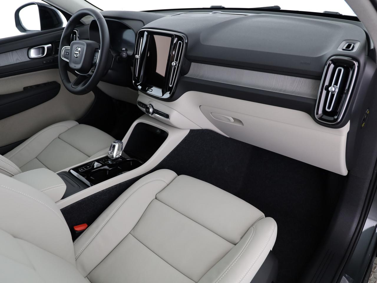 VOLVO XC40 2.0 B4 MH Ultra Dark-image-8