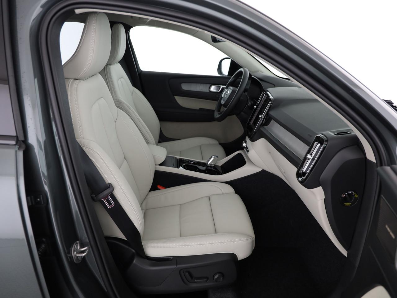 VOLVO XC40 2.0 B4 MH Ultra Dark-image-10
