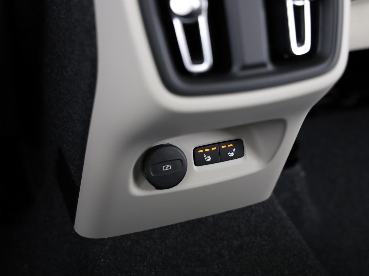 VOLVO XC40 2.0 B4 MH Ultra Dark-image-16