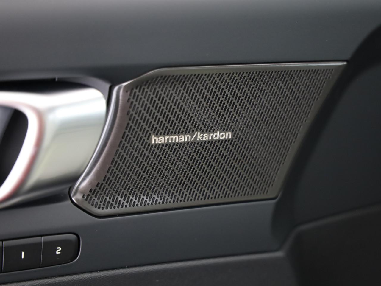 VOLVO XC40 2.0 B4 MH Ultra Dark-image-21