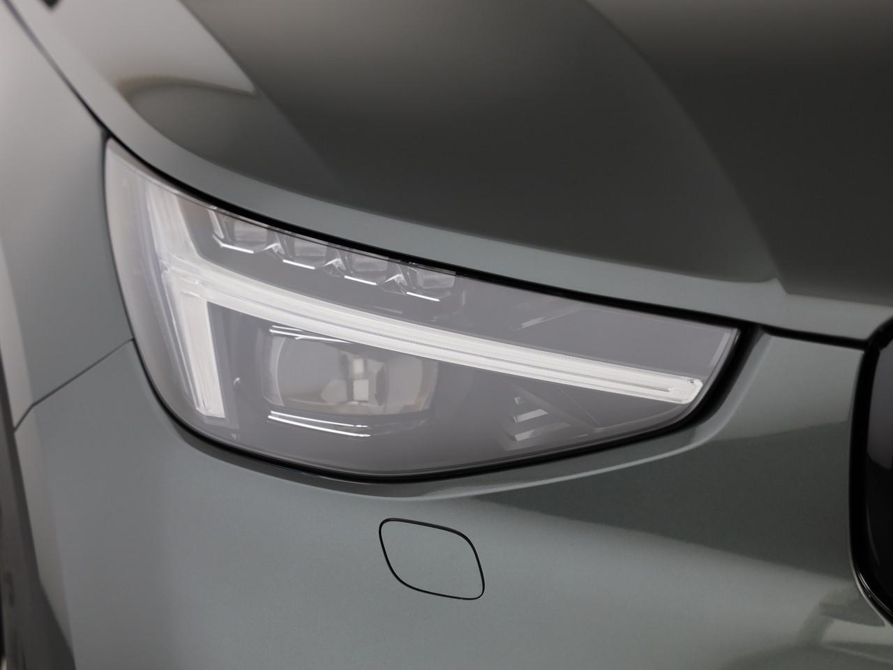 VOLVO XC40 2.0 B4 MH Ultra Dark-image-5