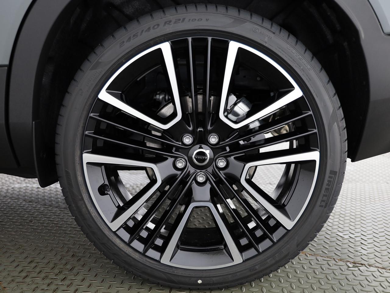 VOLVO XC40 2.0 B4 MH Ultra Dark-image-6