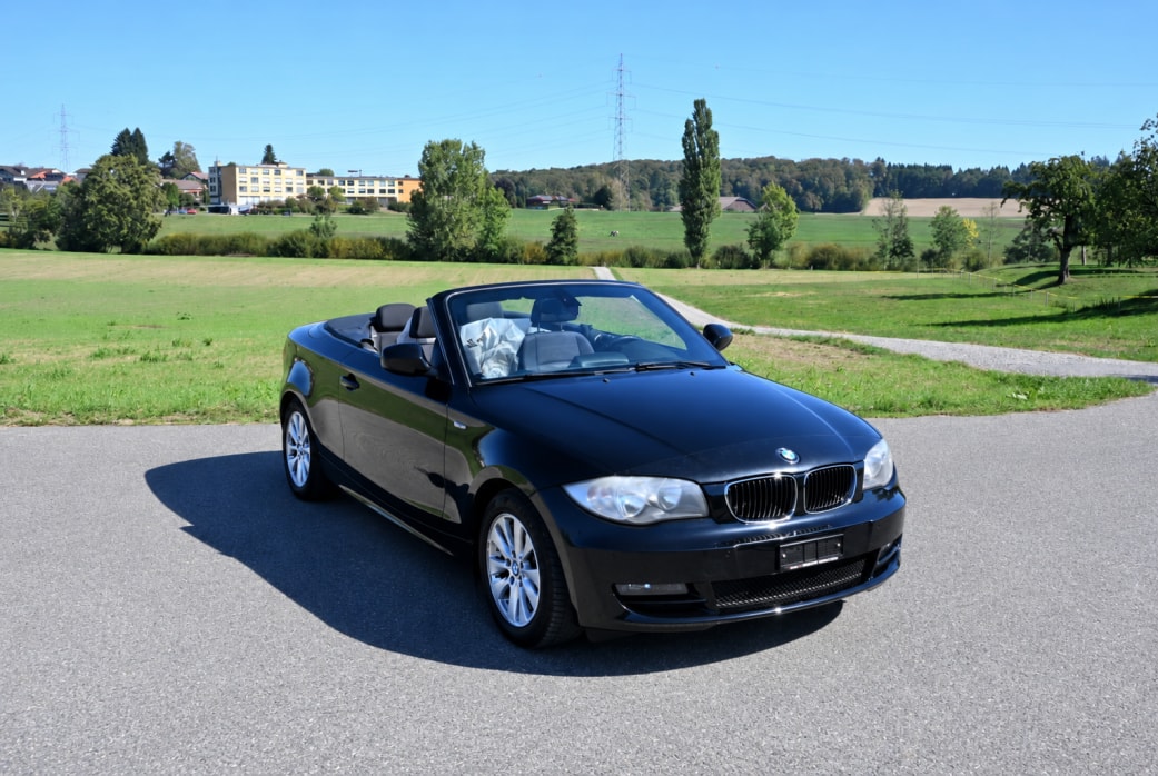 BMW 118i Cabrio-image-5