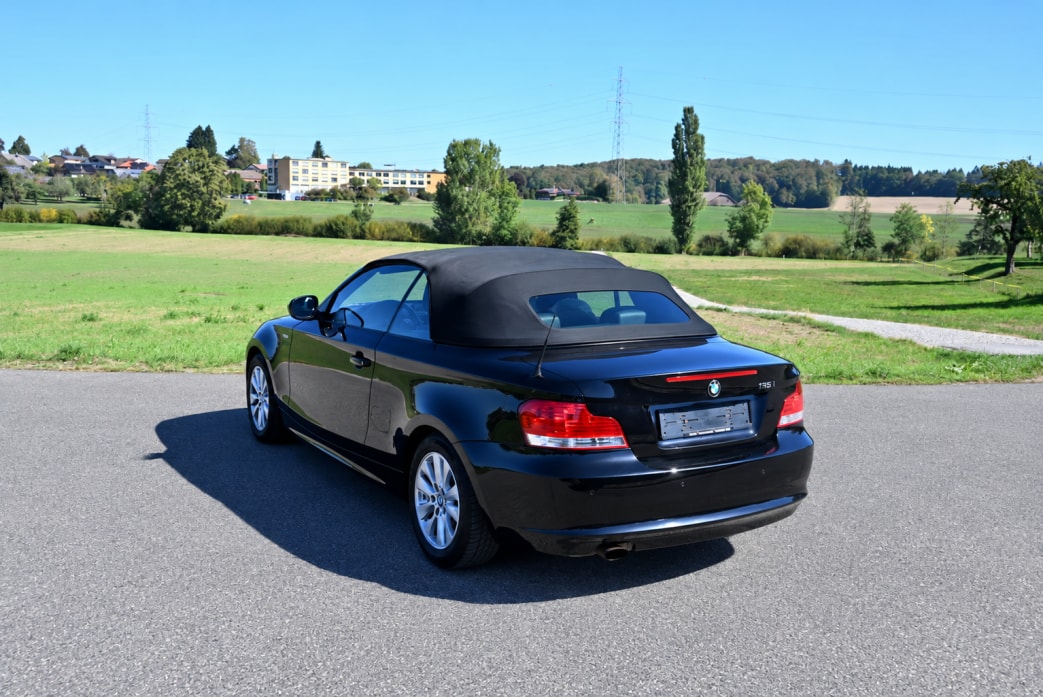 BMW 118i Cabrio-image-3
