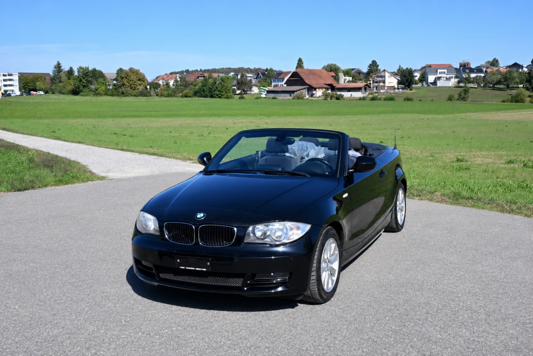 BMW 118i Cabrio-image-4