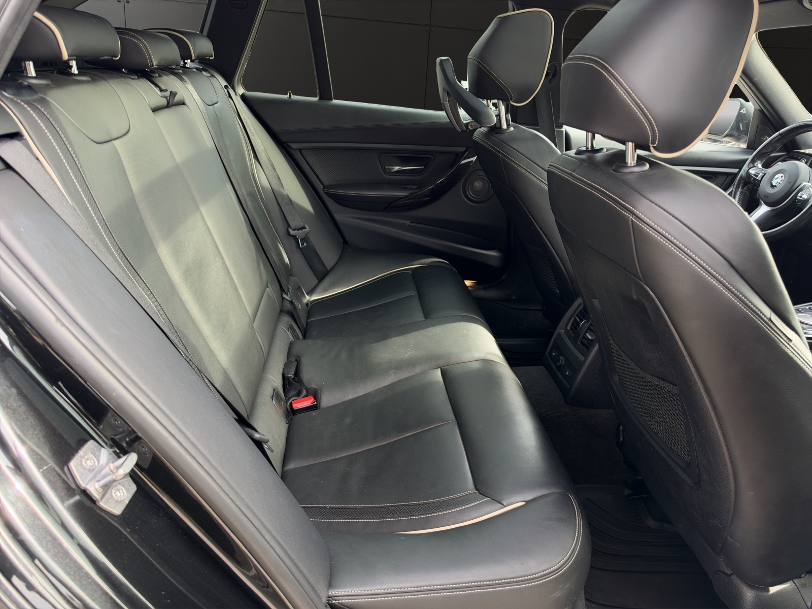 BMW 335d xDrive SAG Touring-image-13