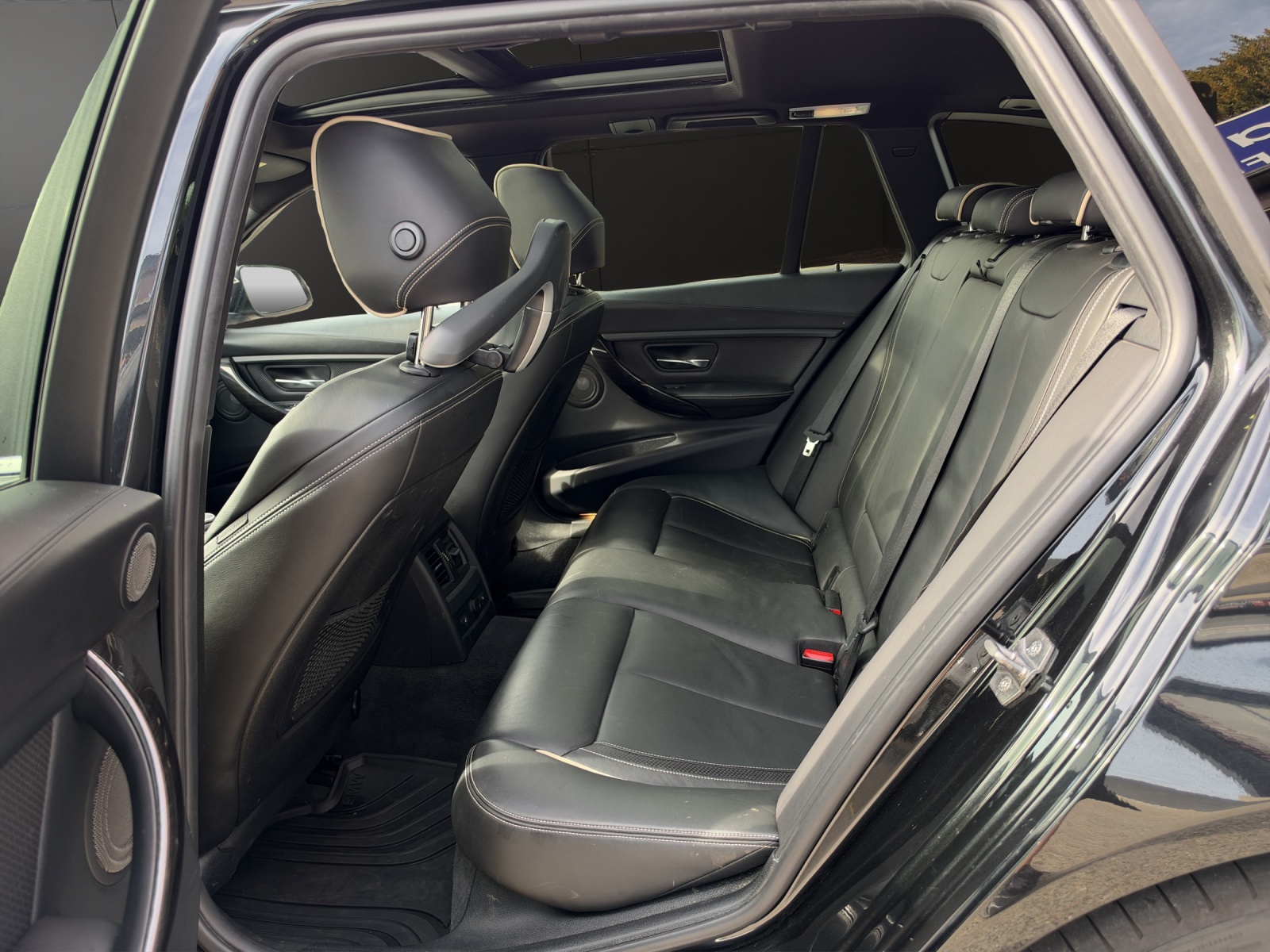 BMW 335d xDrive SAG Touring-image-11