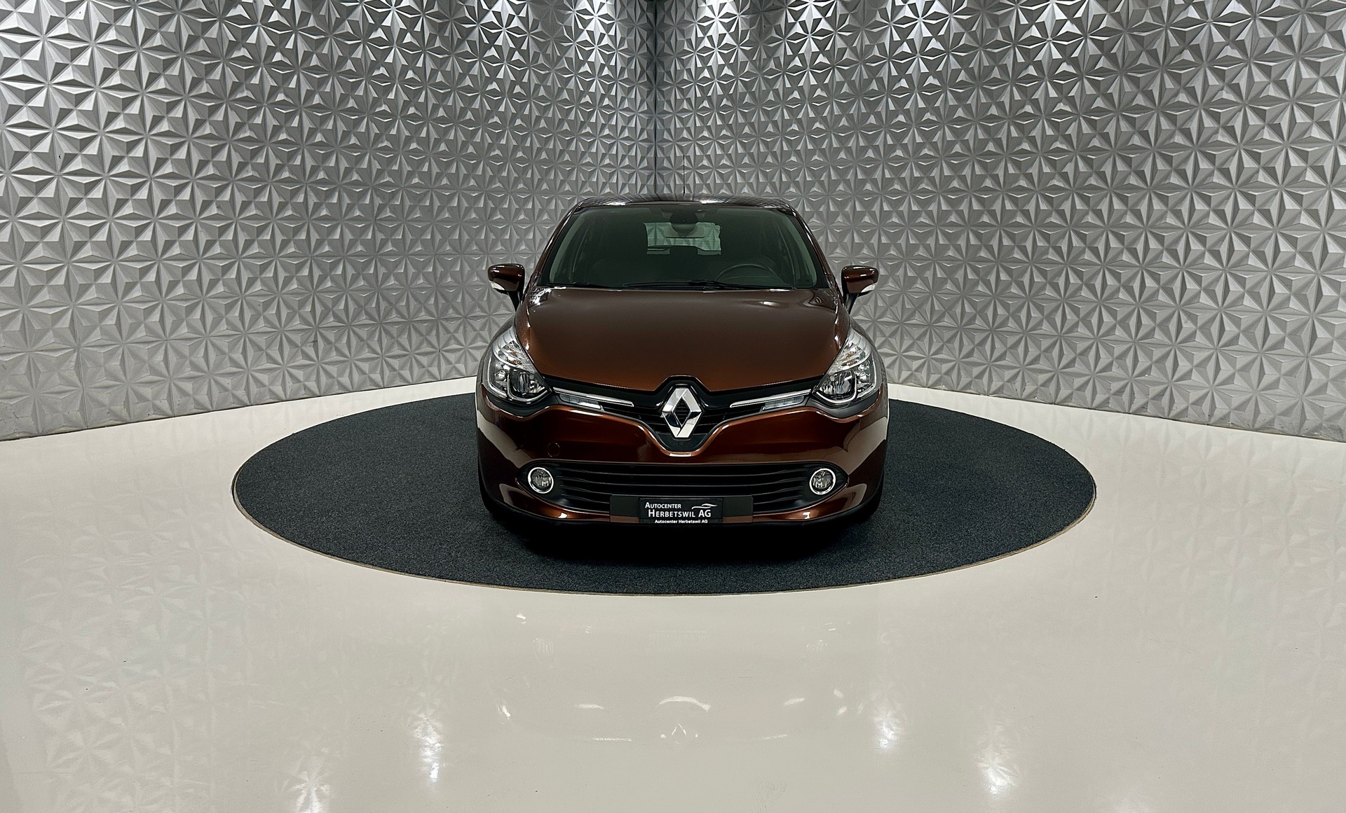 RENAULT Clio 1.2 16V T Swiss Edition EDC-image-1
