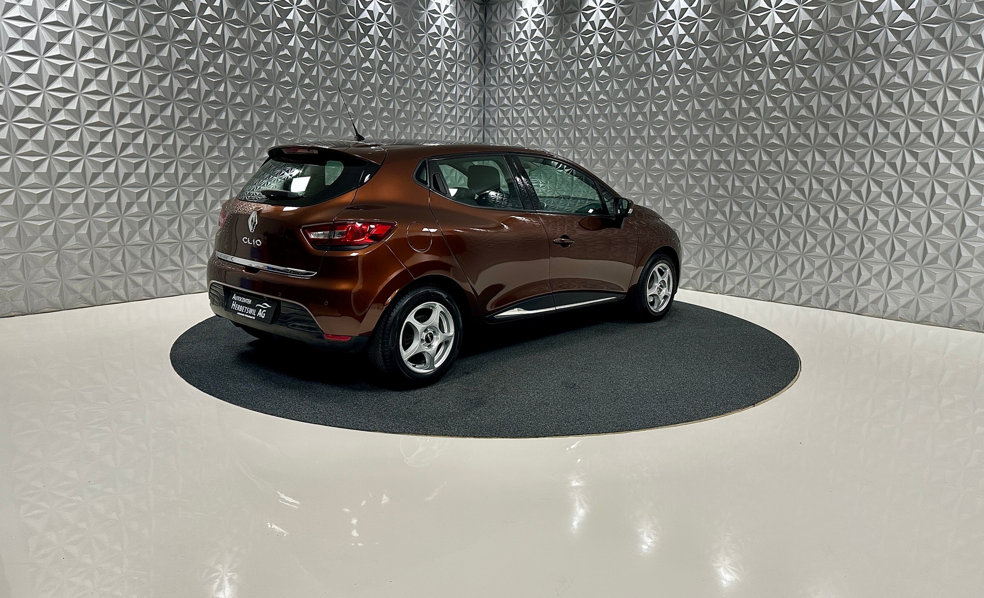 RENAULT Clio 1.2 16V T Swiss Edition EDC-image-4