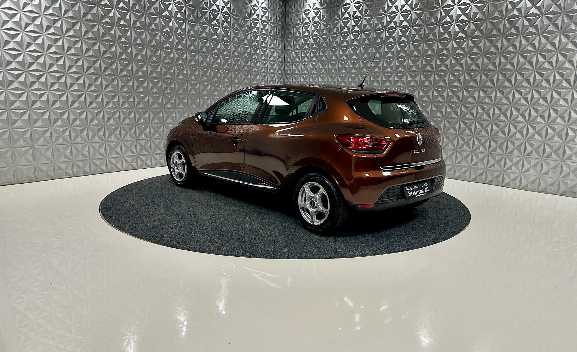 RENAULT Clio 1.2 16V T Swiss Edition EDC-image-6