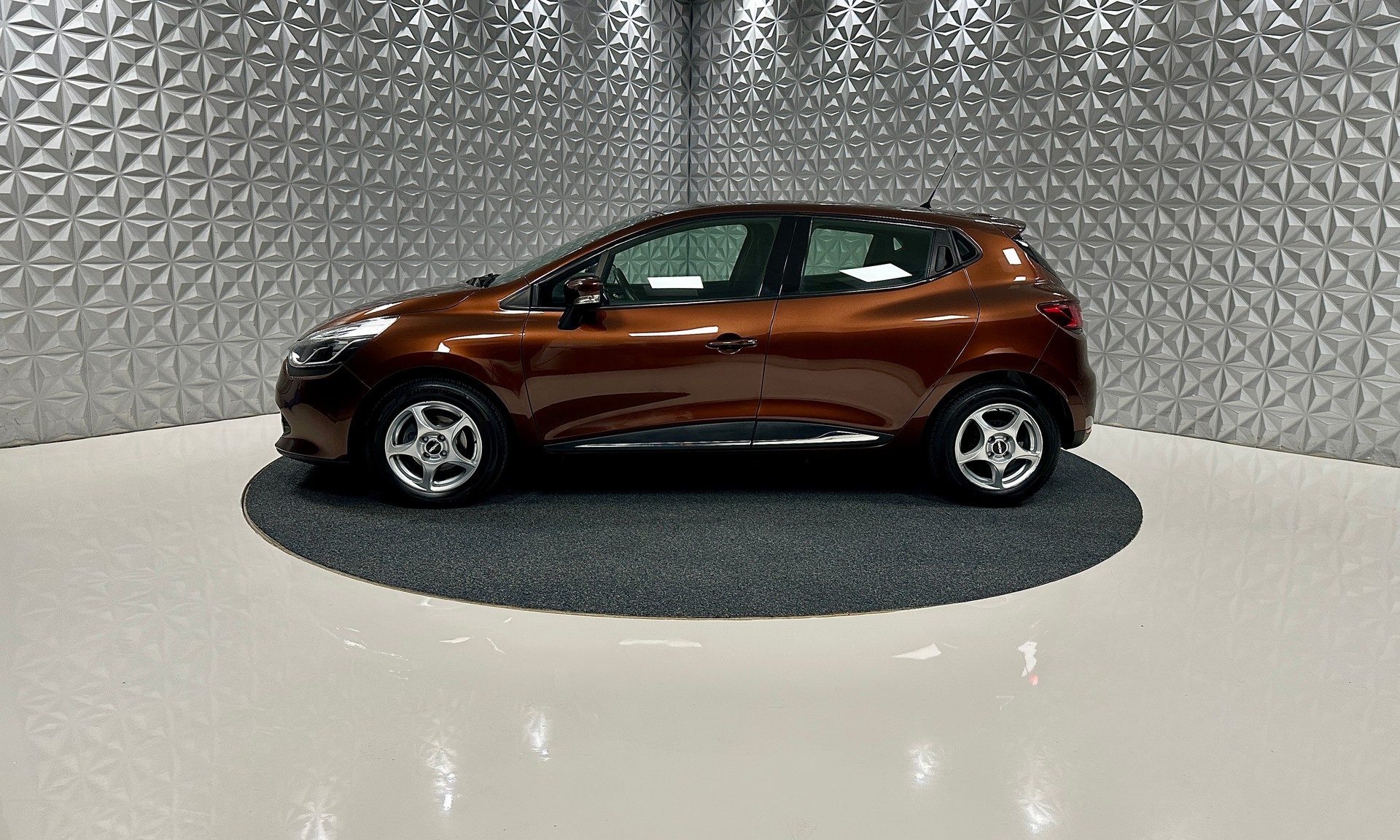 RENAULT Clio 1.2 16V T Swiss Edition EDC-image-7