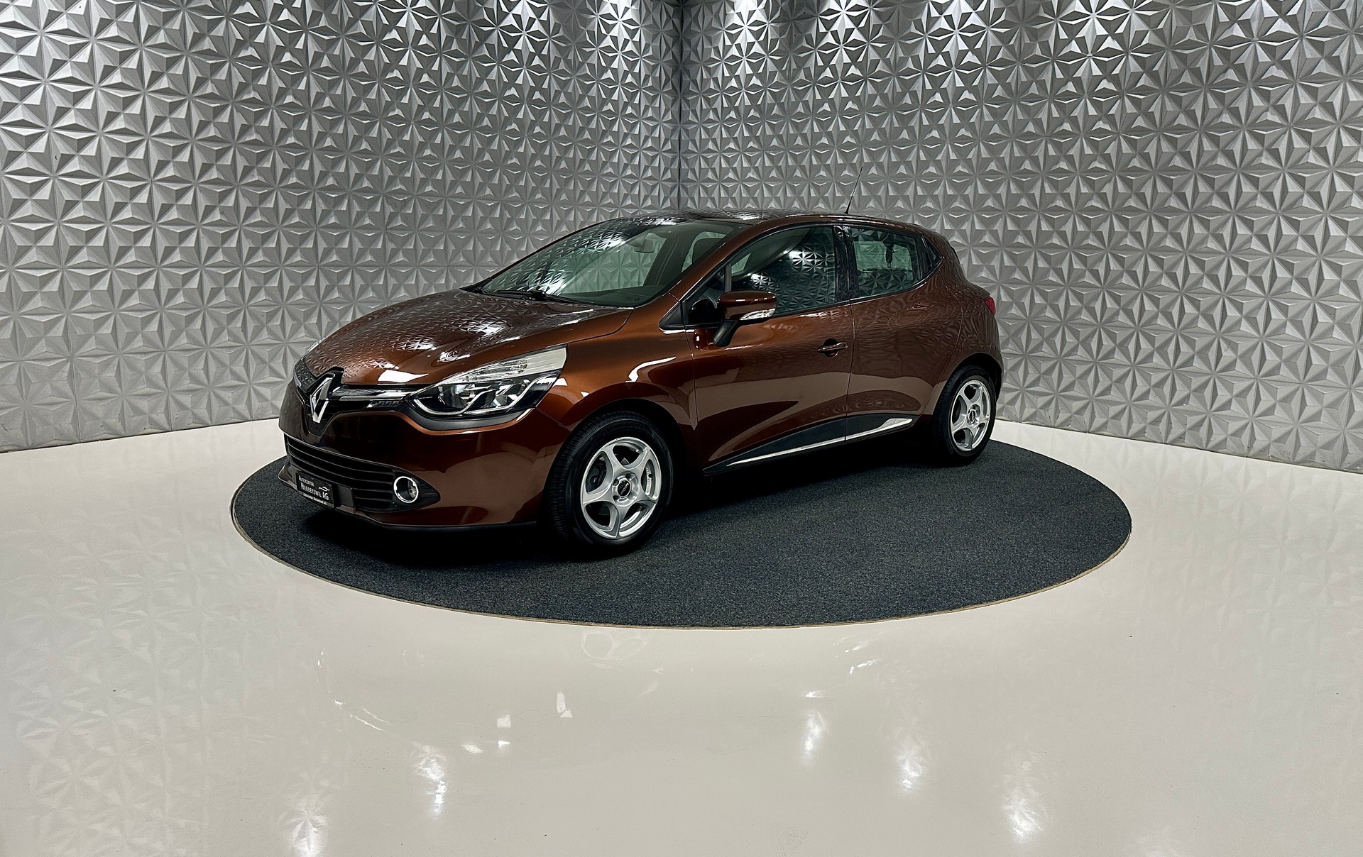 RENAULT Clio 1.2 16V T Swiss Edition EDC-image-0
