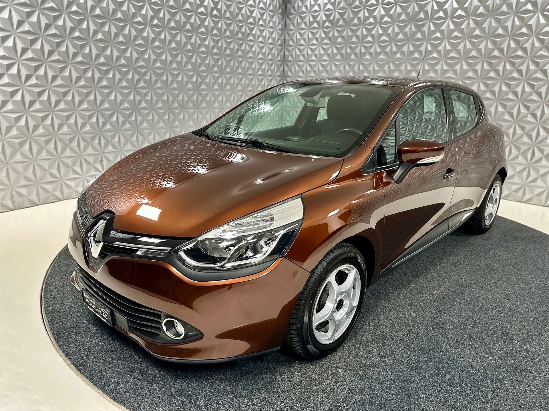 RENAULT Clio 1.2 16V T Swiss Edition EDC-image-8
