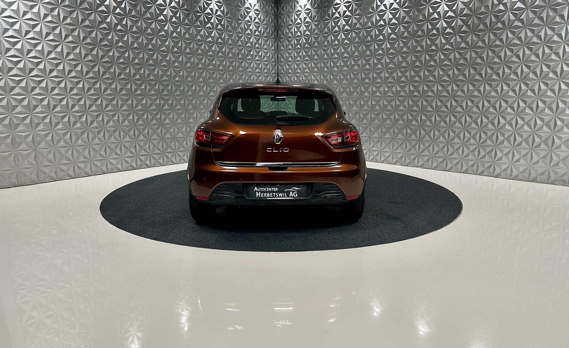 RENAULT Clio 1.2 16V T Swiss Edition EDC-image-5