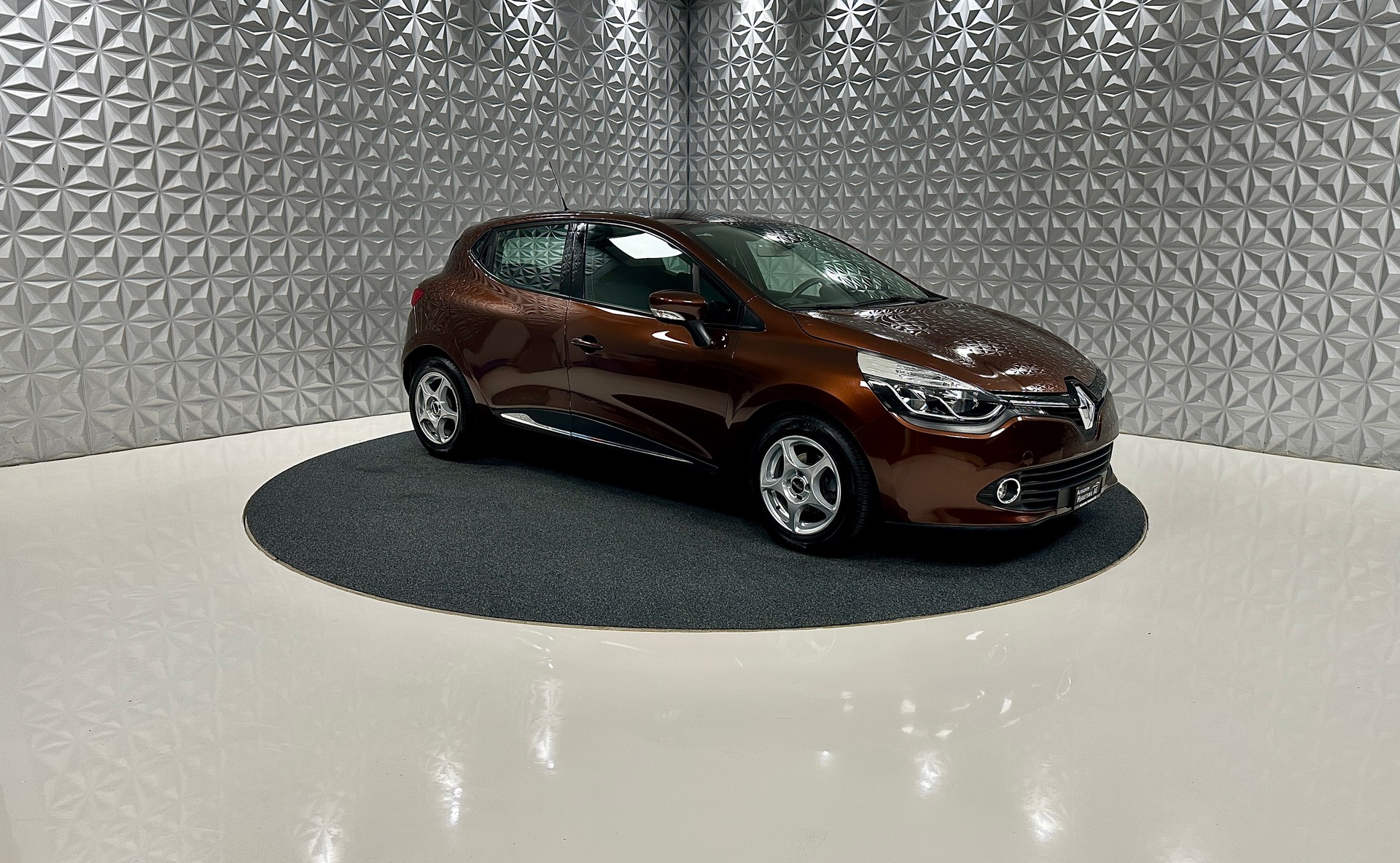 RENAULT Clio 1.2 16V T Swiss Edition EDC-image-2