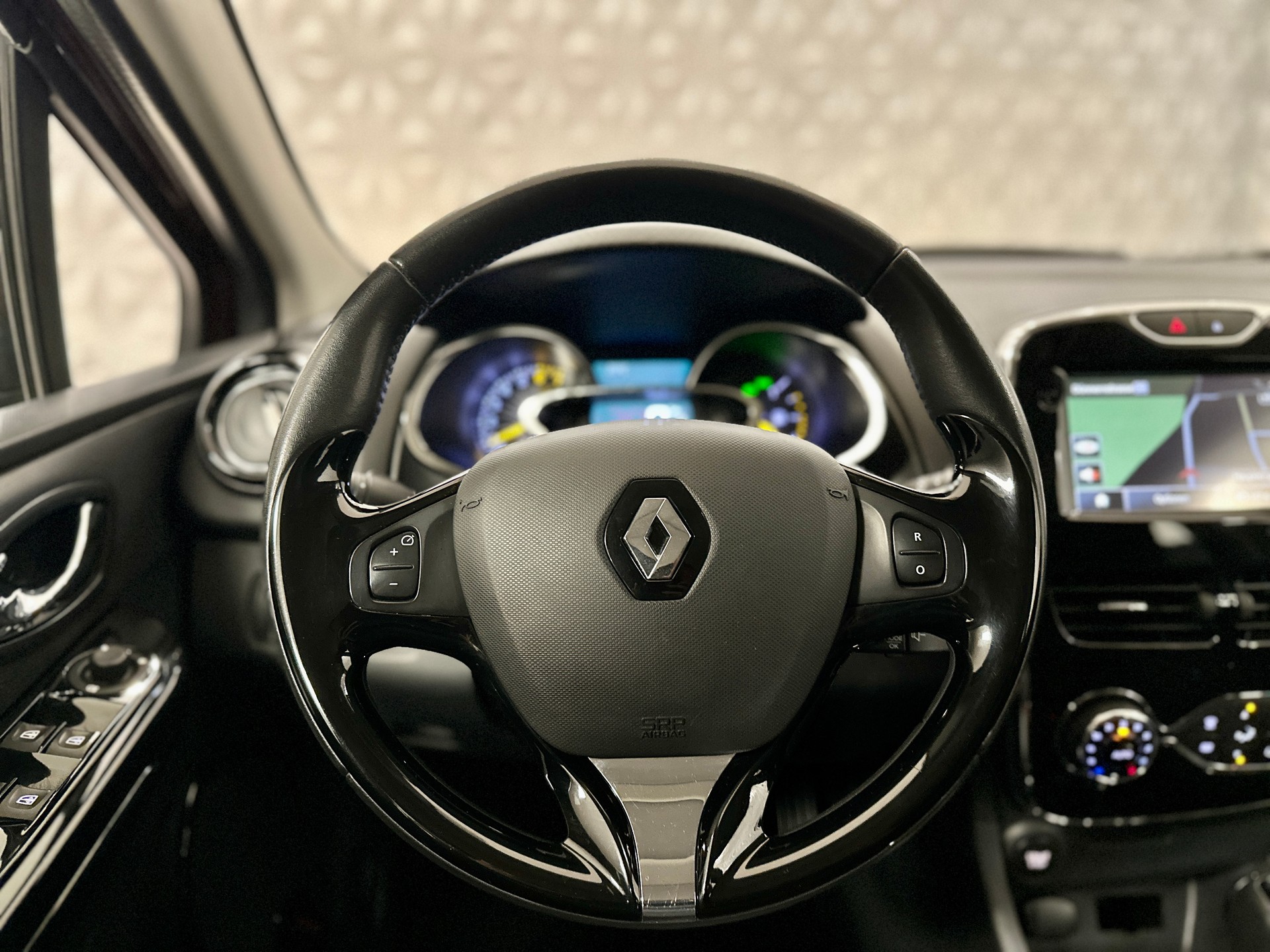 RENAULT Clio 1.2 16V T Swiss Edition EDC-image-19
