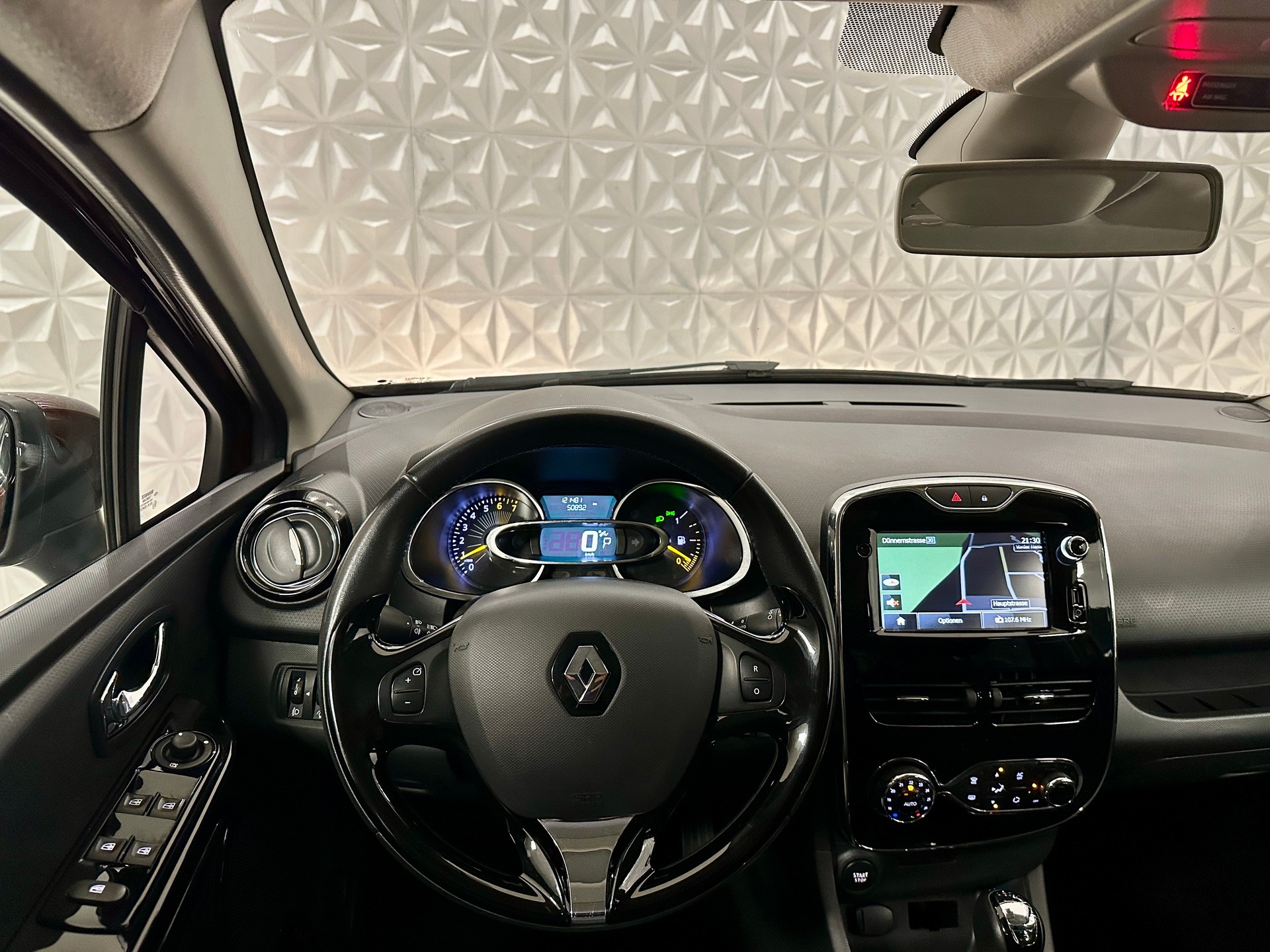 RENAULT Clio 1.2 16V T Swiss Edition EDC-image-20