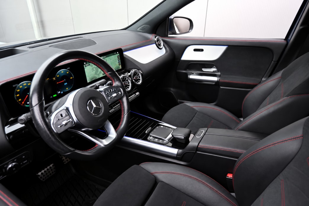 MERCEDES-BENZ EQA 350 AMG Line 4Matic-image-9