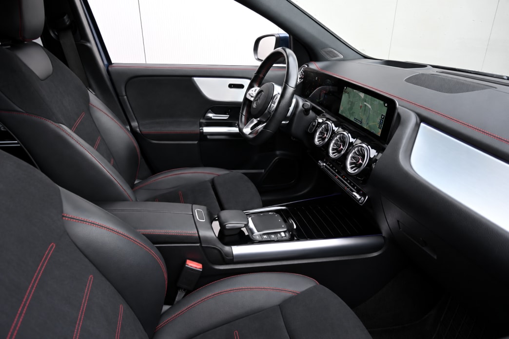MERCEDES-BENZ EQA 350 AMG Line 4Matic-image-5