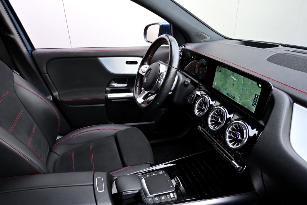MERCEDES-BENZ EQA 350 AMG Line 4Matic-image-7
