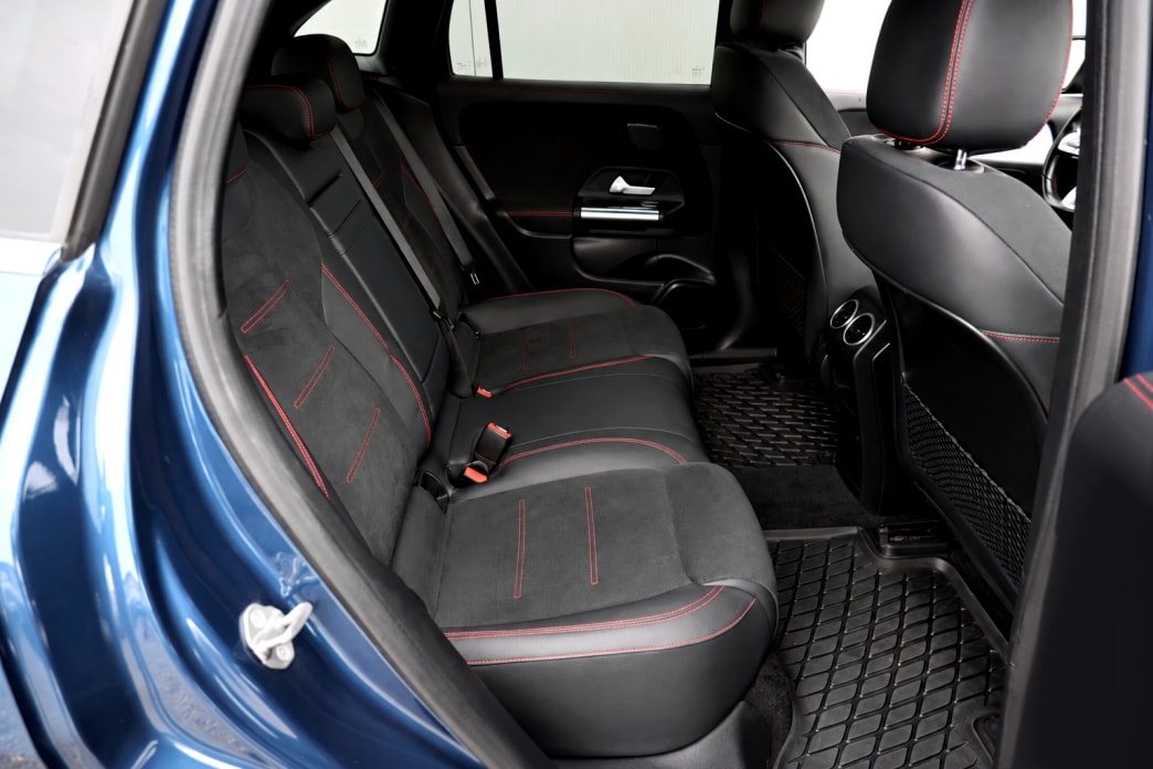 MERCEDES-BENZ EQA 350 AMG Line 4Matic-image-8